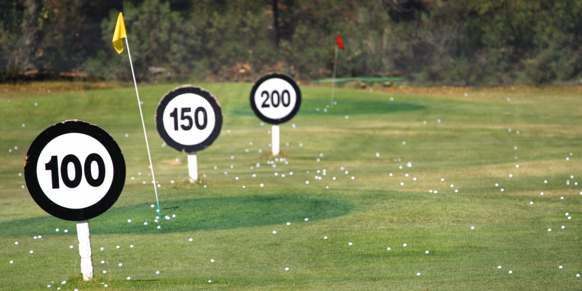 Driving range - zdjęcie tablic odległościowych
