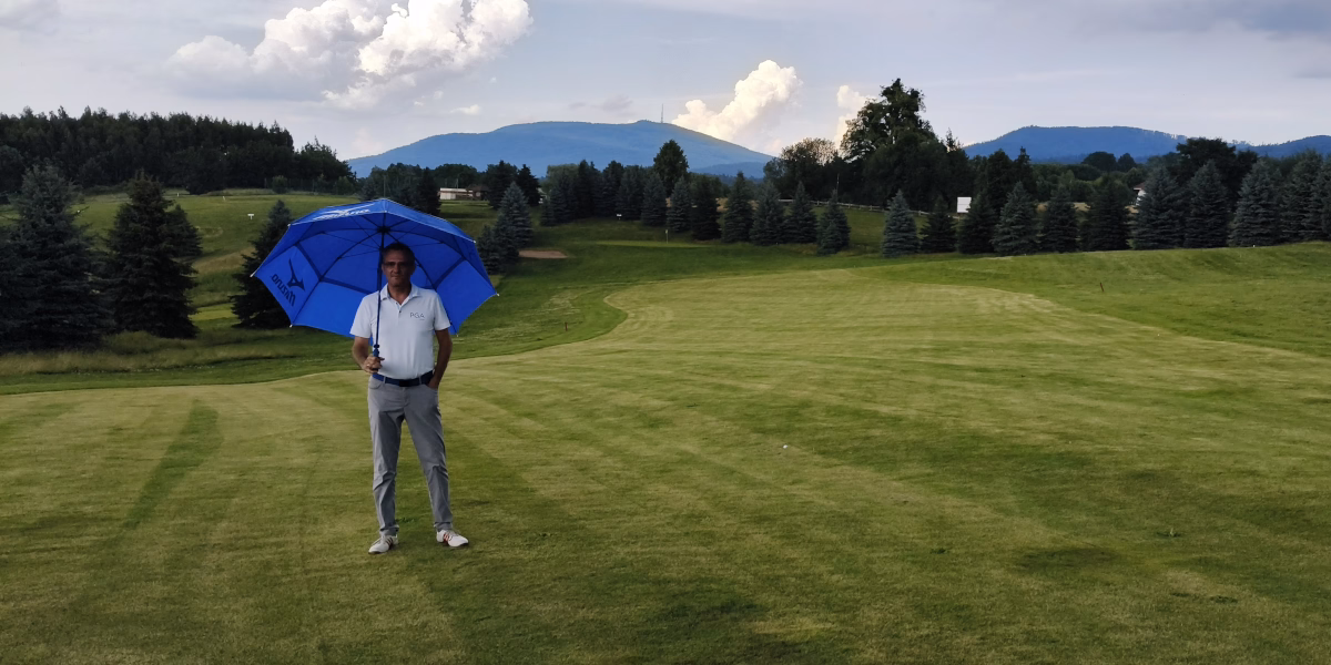 Voucher prezentowy na golf we Wrocławiu - trener na polu golfowym